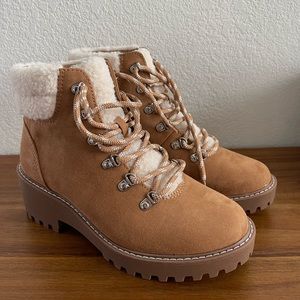 NWT Universal Thread Womens Leah Sherpa Hiking Boots